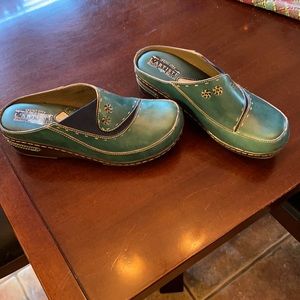 Women’s casual slip on shoes